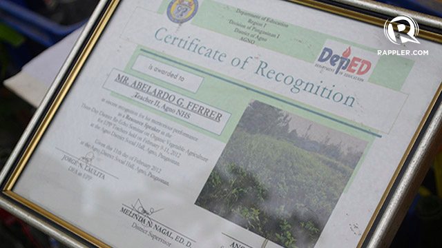 PRIDE. Abelardo Ferrer only gets recognition in the form of certificates from the seminars he gave about organic farming in Pangasinan. Photo by Jodesz Gavilan/Rappler 