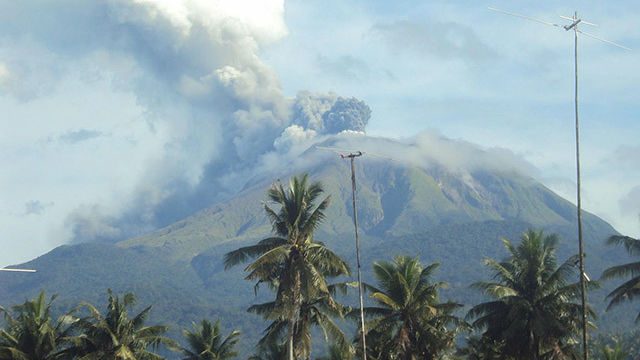 ERUPTION. Mount Bulusan in Sorsogon, one of the most active volcanoes in the Philippines, spews steam and ash reaching 200 meters high on May 1, 2015. File photo by EPA 