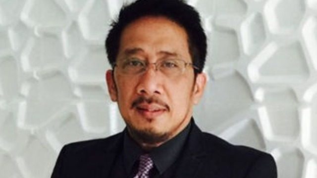Who is Customs deputy commissioner Art Lachica?