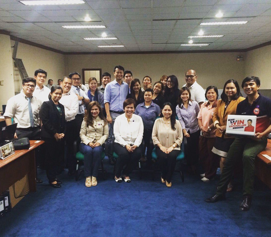 STAFF. Senator Sherwin Gatchalian poses with his Senate staff in their temporary office at the Senate's 2nd floor. Photo from Gatchalian's official Twitter account   