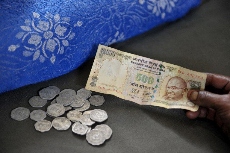 India tries to stem panic after shock rupee withdrawal