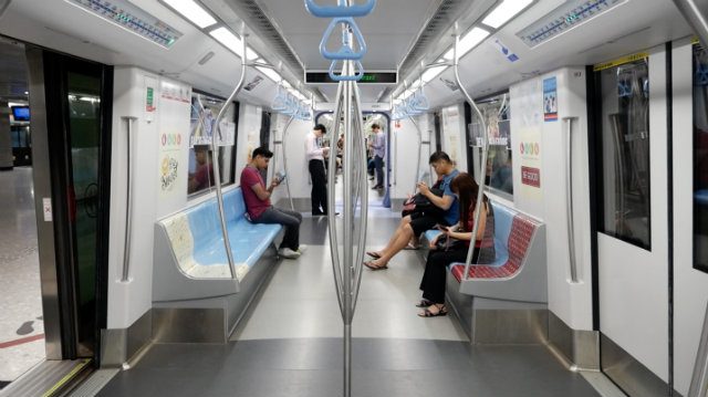 SHORT, PLEASANT. Singapore's Smart Nation aims to make commuting a short, pleasant experience with broadband access available on public transportation. Photo by Adrian Portugal/Rappler 