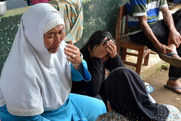 SURVIVORS. This picture taken at the Jemblung village in Banjarnegara, Central Java on December 13, 2014 shows villagers crying for their love ones as rescue operations continued in the area following a landslide on December 12. Photo by AFP 
