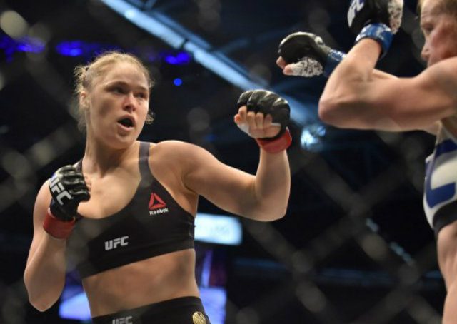 Ronda Rousey makes MMA return at UFC 207 in December