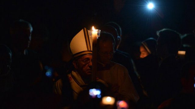 Pope makes call to spread faith at Easter vigil