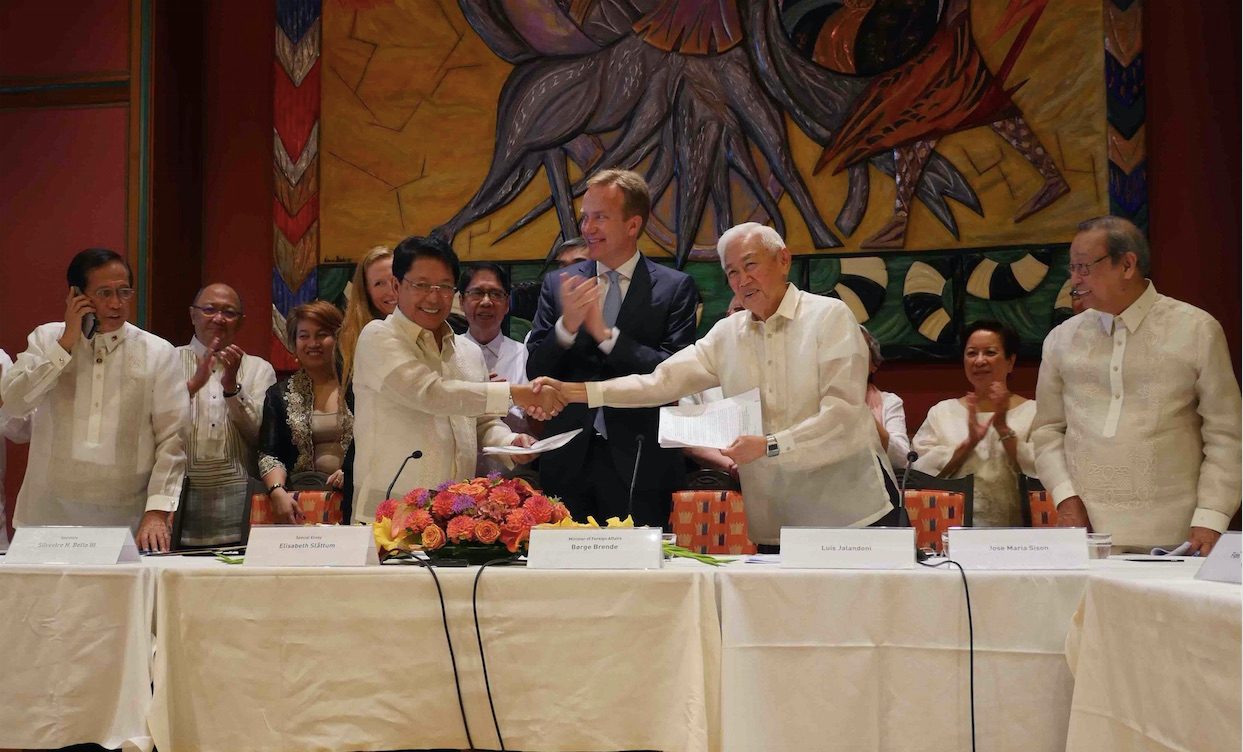 HISTORIC PEACE TALKS. The Philippine government and CPP-NPA-NDF on Friday, August 26, signs a historic agreement that will silence guns on both sides for an indefinite period while they continue talks to end Asia's longest-running communist insurgency. Photo by Altermidya 