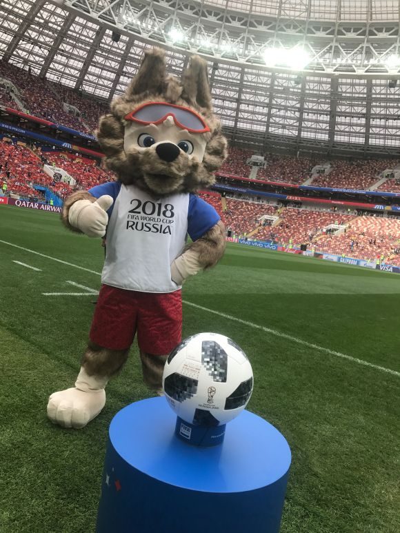 MASKOT. Inilah Zabivaka, maskot resmi Piala Dunia 2018 yang juga hadir saat pembukaan. Foto dari LIVE BLOG FIFA.com 