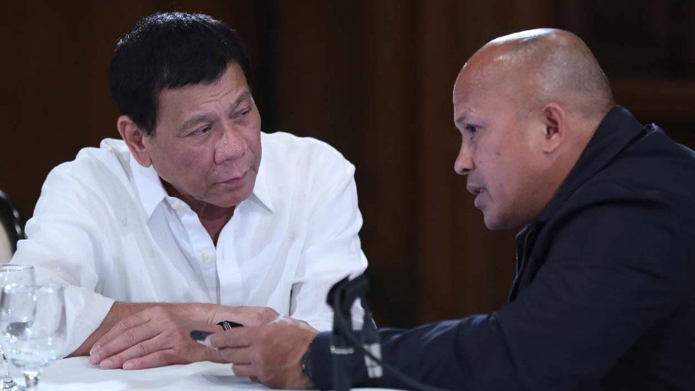 'WAR ON DRUGS.' In this file photo, President Duterte confers with PNP chief Ronald dela Rosa.  