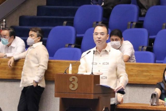 ‘Equal protection’: Cayetano defends 10% ads for gov’t use in ABS-CBN franchise bill
