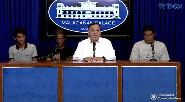 To prove fruits of PH-China ‘friendship,’ Roque brings fishermen to press briefing
