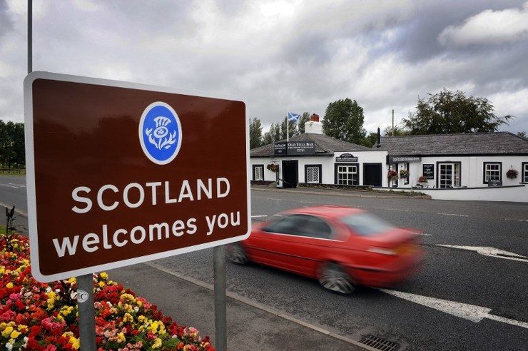 WELCOME! Views of the 'Scotland Welcomes You' sign in Gretna at the border between Scotland and England on August 17, 2014. Andy Buchanan/AFP