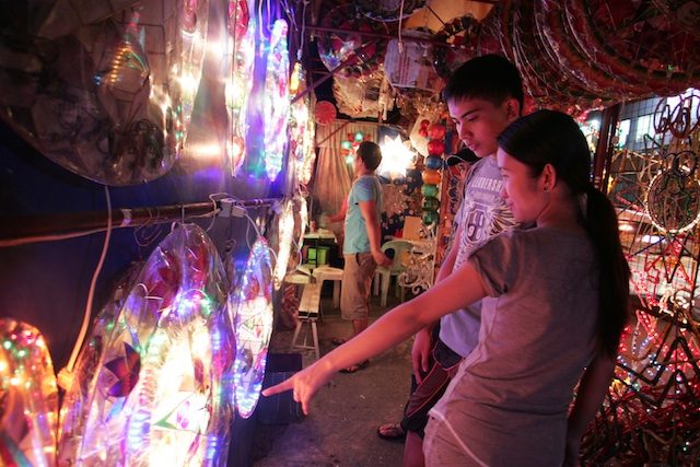 PAROLS. Star parols are a common sight in the Philippines during Christmas. Rappler file photo  