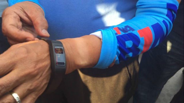 On campaign trail, Jejomar Binay shows off tan line