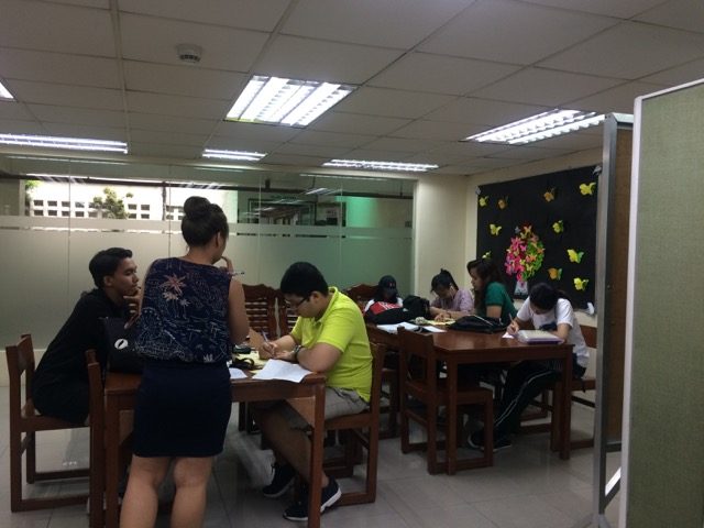 STUDENT LEARNING CENTER. Students of De La Salle-College of Saint Benilde have access to the Student Learning Center, a learning resource that offers free tutorials and other learning services. Photo by Patty Pasion/Rappler 