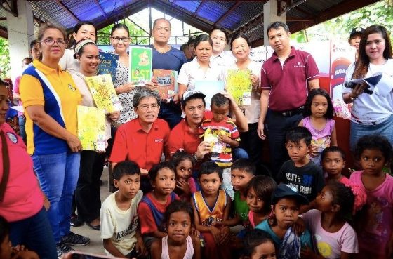 INCLUSIVENESS. Robin Padilla, MoneyGram Foundation, and The Asia Book Foundation just turned over the mobile library at Iriga. 