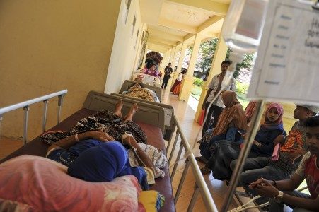 Gempa Aceh: Pengungsi menanti bantuan obat-obatan