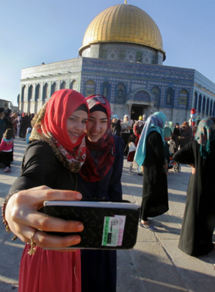 #HAJJSELFIE. Palestinian girls take a 'selfie' photograph in front of the Dome of the Rock, one of Islam's holiest sites, as they celebrate the holiday of Eid al-Adha, which marks the end of the annual Hajj pilgrimage, in the Old City of Jerusalem, Israel, 04 October 2014. EPA/MAHFOUZ ABU TURK