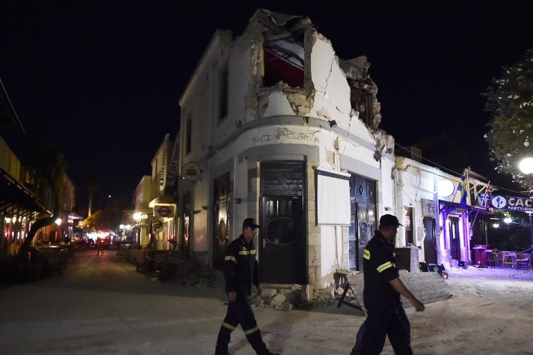 Greek holiday island battles to recover from deadly quake