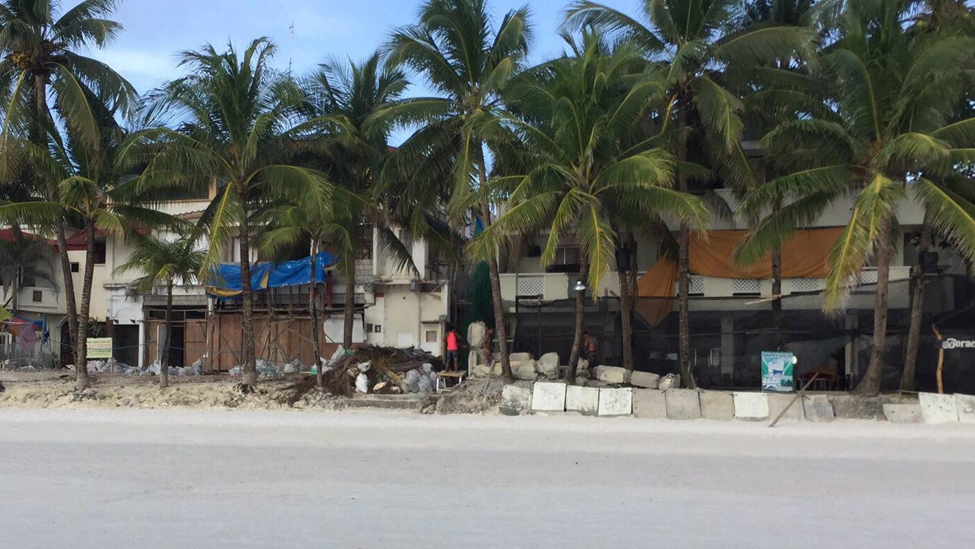 UNDER CONSTRUCTION. Some establishments along Boracay's White Beach in Station 1 are still under construction. Photo from Net Sacapano 