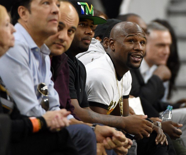 LOOK: Floyd Mayweather at ringside for Pacquiao-Vargas