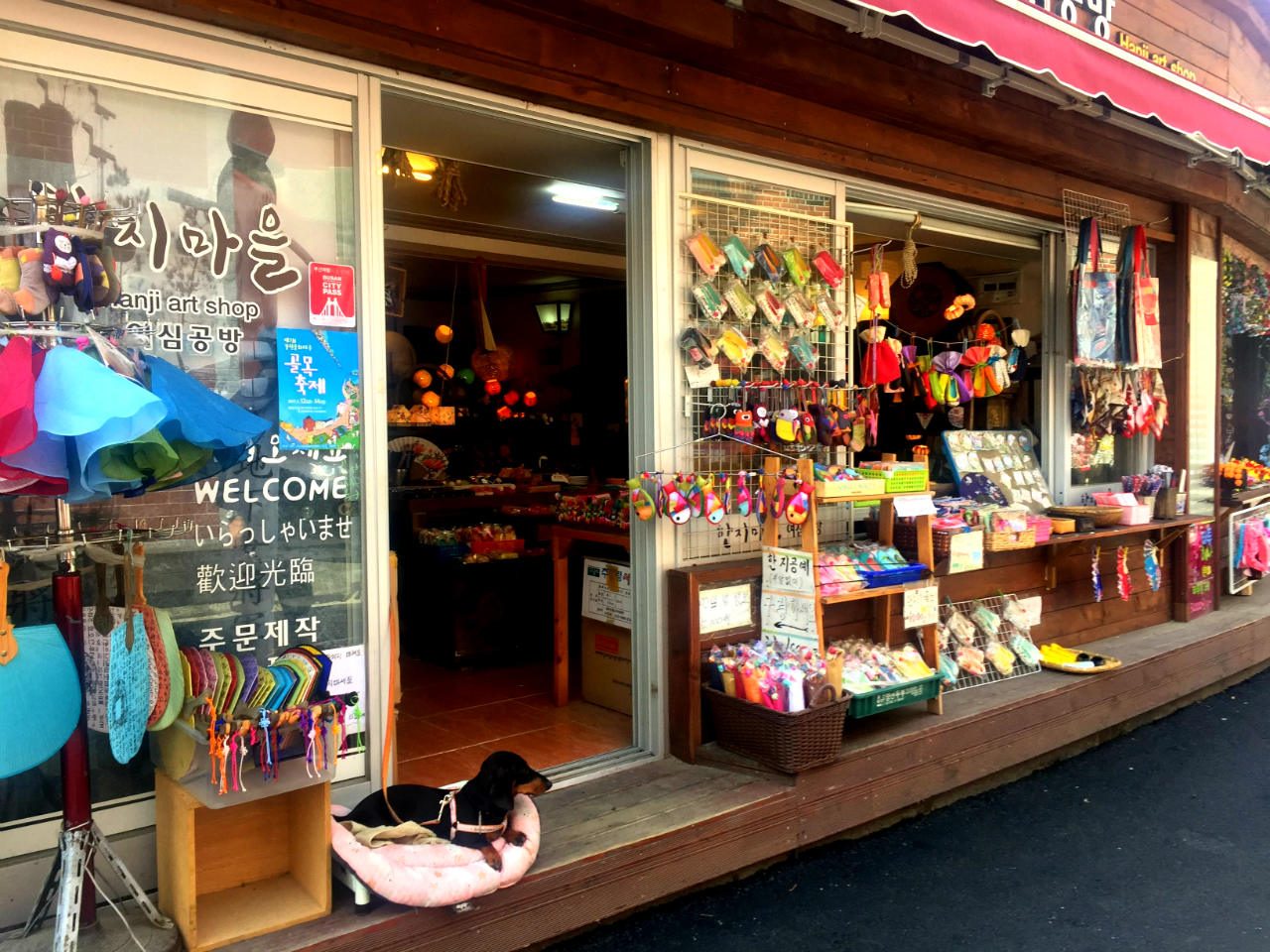 SOUVENIRS, ANYONE? This is one of the many shops where you can pick up accessories and handicrafts. 