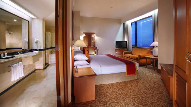 SPACIOUS. The Menara Peninsula's rooms offer enough space to lounge around and relax during your vacation. Photo courtesy of Menara Peninsula/Agoda