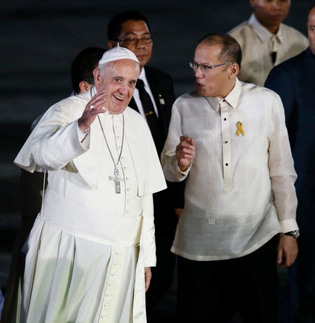PHILIPPINE GREETING. Pope Francis waves next to Philippine President Benigno Aquino III during his arrival at the airport in Manila, Philippines, 15 January 2015. Photo by Dennis M. Sabangan/EPA