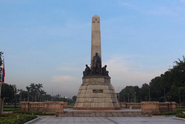 NO OBSTRUCTION. A photo from DMCI Homes shows an angle by which the unfinished Torre de Manila is not seen when looking at the Rizal Monument. Photo courtesy of DMCI Homes