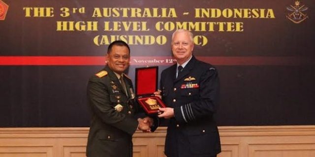 Apakah keberatan TNI terhadap materi pengajaran di Australia berlebihan?