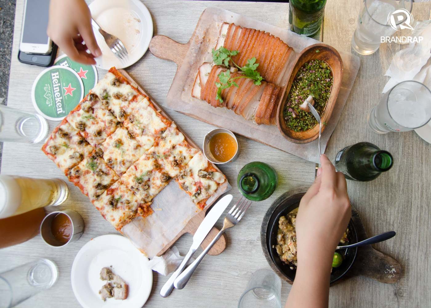 HEARTY. Habanero offers dishes infused by the habanero chili peppers like the Mussels Sisig Pizza, Oysters Sisig, and Lechon Habanero. Photo by Pauee Cadaing/Rappler 