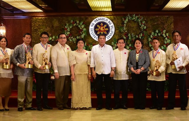 President Duterte with the 2016 Dangal ng Bayan awardees. 