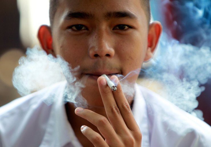 Indonesia pushes for graphic health warnings on cigarette packs