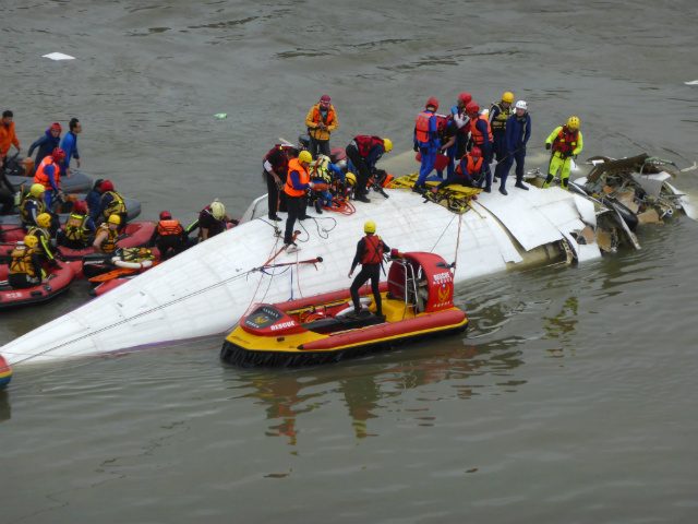 Taiwan pilot shut off engine before air crash – report
