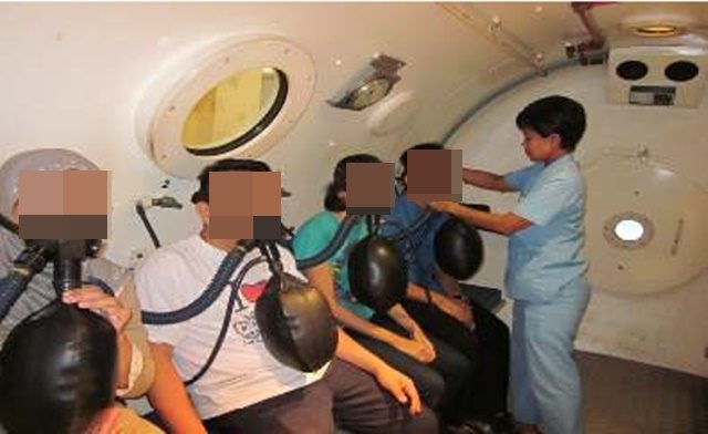 Terapi hiperbarik yang dilakukan di RS TNI AL Mintoharjo. Terapi tersebut sudah dipraktikan sejak tahun 2013 lalu. Foto: RS TNI AL Mintoharjo 