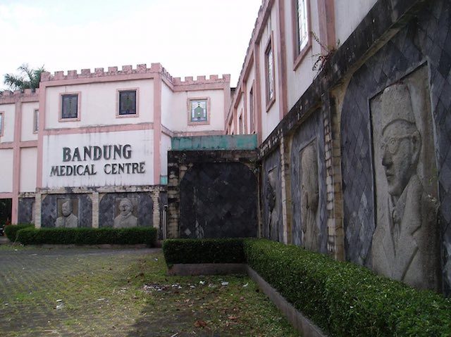 Bangunan bekas RS Bandung Medical Center. Foto oleh Yuli Saputra/Rappler 