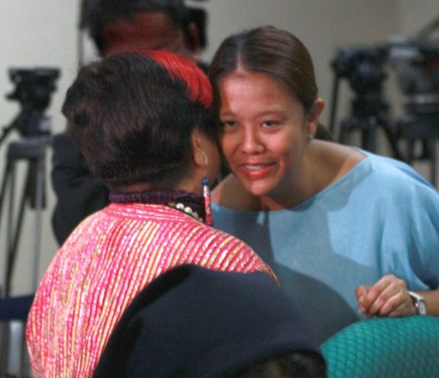 BUSS. Social Welfare Secretary Dinky Soliman gives Senator Nancy Binay (right) a buss on the cheek upon her arrival at a hearing Tuesday, January 27, on the alleged round-up of the street children along Roxas Boulevard during the papal visit. Photo by Cesar Tomambo 