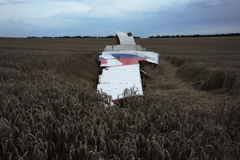CRASH. A picture taken on July 17, 2014 shows wreckages of the Malaysian airliner carrying 295 people from Amsterdam to Kuala Lumpur after it crashed, near the town of Shaktarsk, in rebel-held east Ukraine. Photo by Dominique Faget / AFP