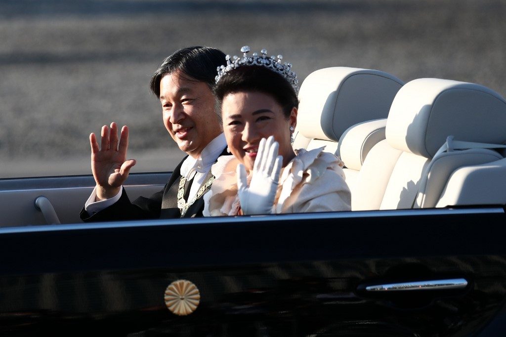 Cheering crowds greet Japan’s new emperor in rare parade