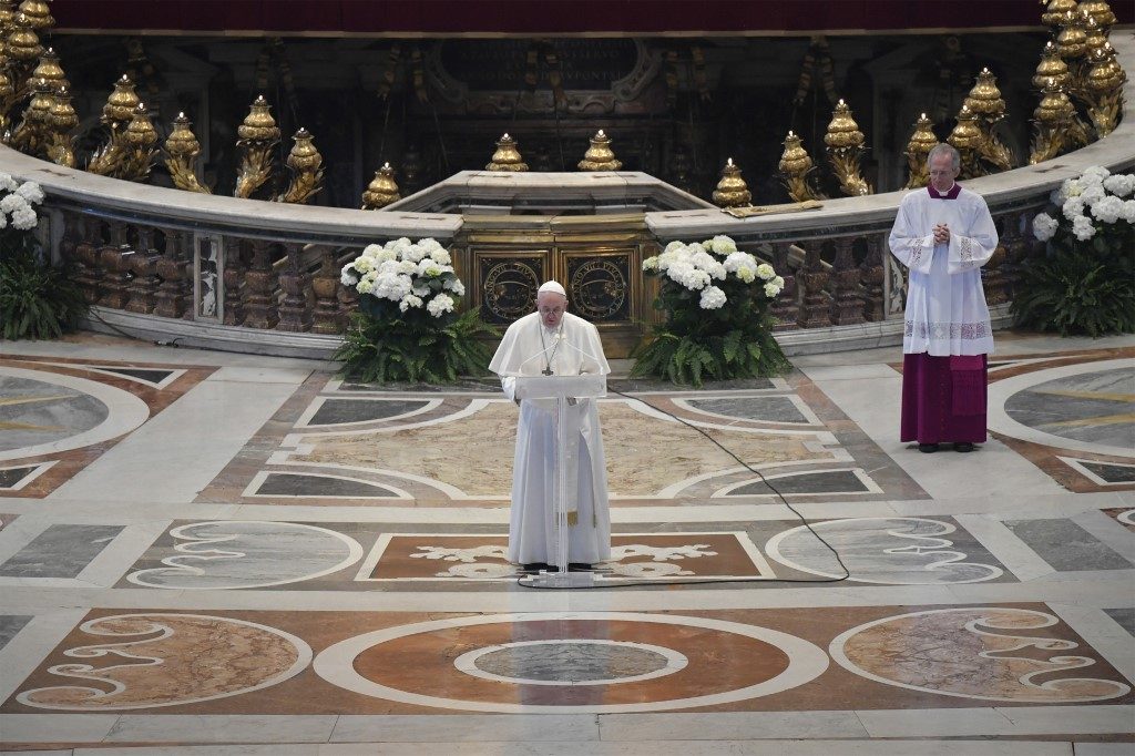 Pope Francis marks ‘Easter of solitude’ in coronavirus lockdown