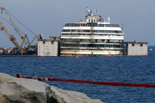 Italy cruise ship wreck floats for first time