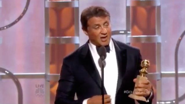 GOLDEN GLOBES 2016. Aktor kawakan Sylvester Stalon memenangkan penghargaan sebagai pemeran pembantu terbaik dalam kategori film. Foto dari YouTube/GoldenGlobes Live 