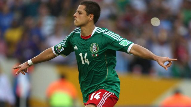Mexico's Javier Hernandez celebrates after scoring during the FIFA Confederations Cup 2013 match between Mexico and Italy at the Maracana Stadium. Photo by Marcelo Sayao/EPA