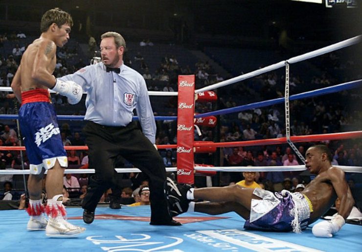 Manny Pacquiao knocking out Jorge Julio in 2002 during the early days of his American campaign. Photo by Jeff Haynes/AFP
