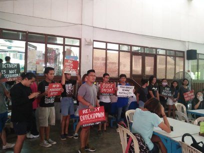 PROTESTS. Sandigan ng Mag-aaral para sa Sambayanan (SAMASA) and Kabataan Partylist Panay join in a protest held at the University of the Philippines Visayas in Iloilo to condemn the murder of Willy Amihoy. Photo by Mara Coo  