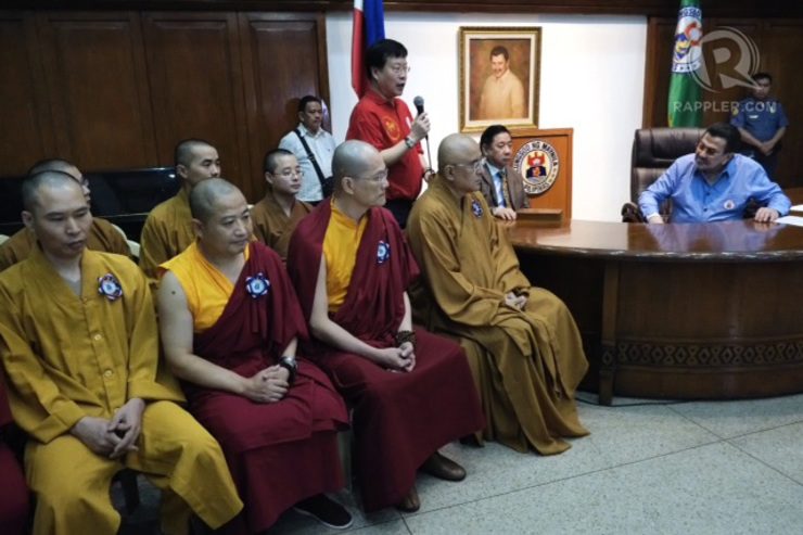 Manila invites monks to pray for killed Luneta hostages