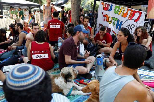 Israelis protest law denying surrogacy for gay couples