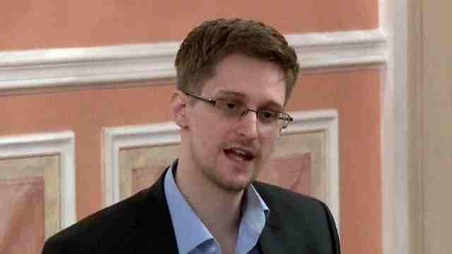 Edward Snowden eyes French asylum