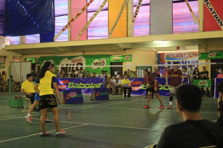 MIND OVER MATTER. The Central Visayas (left) battle it out against Davao Region to win their third straight title in Palarong Pambansa badminton mixed doubles. Photo by Kenneth Duran/ Rappler  