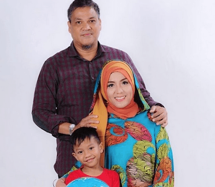 Renita Sukardi bersama suami dan anaknya. Foto dari akun Instagram Iren Sukardi. 