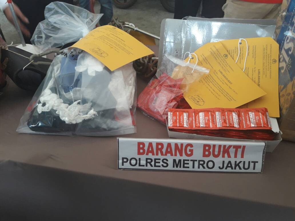 BARANG BUKTI. Benda-benda yang disita personel polisi dari Atlantis Gym di Kelapa Gading, Jakarta Utara pada Senin, 22 Mei dan dijadikan barang bukti. Foto: polisi 